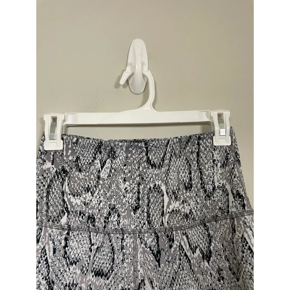 Beyond‎ Yoga Ombre Snake High Waisted Biker Shorts Size Medium